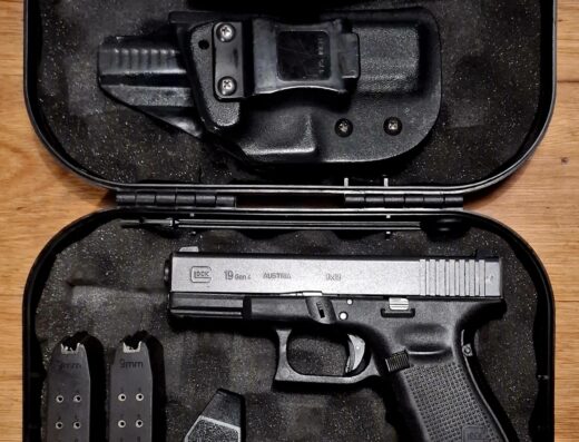Glock 19 Gen 4 (Low Rounds) + Case & Holsters